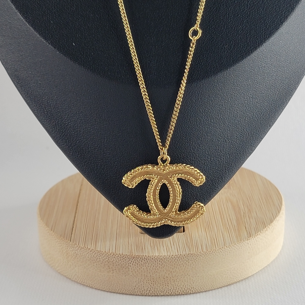 CHANEL CC Logo Gold Tone Pendant Necklace - Picture 3 of 9
